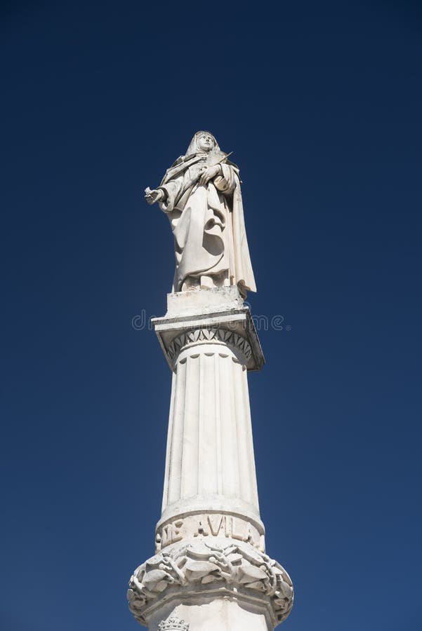 Avila Kastilien y Leon, Spanien: Statue von Santa Teresa