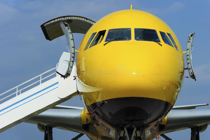 Avion avec la rampe images stock Avion avec la rampe images stock