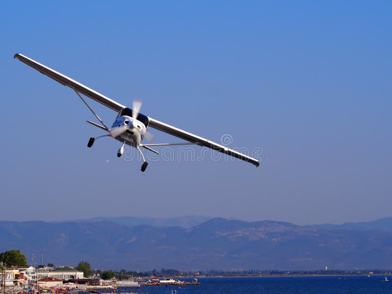 Avion de Cessna en vol photo stock Avion de Cessna en vol photo stock