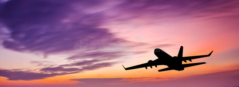 Avion de passagers au coucher du soleil photos libres de droits Avion de passagers au coucher du soleil photos libres de droits