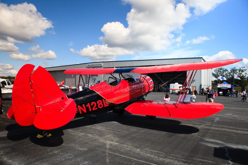 Avion sur le macadam photographie stock Avion sur le macadam photographie stock