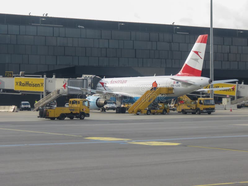 Aviones de Austrian Airlines fotografía de archivo