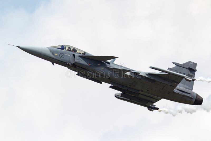 Aviones de combate multiusos suecos de Saab JAS-39C Gripen de la fuerza aérea 39227 foto de archivo libre de regalías Aviones de combate multiusos suecos de Saab JAS-39C Gripen de la fuerza aérea 39227 foto de archivo libre de regalías
