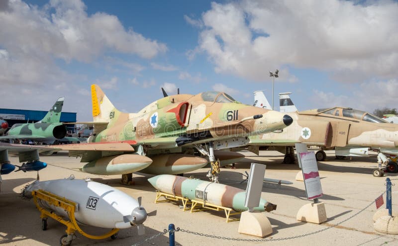 Aviones de Douglas A-4h Skyhawks del vintage exhibidos en el museo israelí de la fuerza aérea fotografía de archivo libre de regalías Aviones de Douglas A-4h Skyhawks del vintage exhibidos en el museo israelí de la fuerza aérea fotografía de archivo libre de regalías