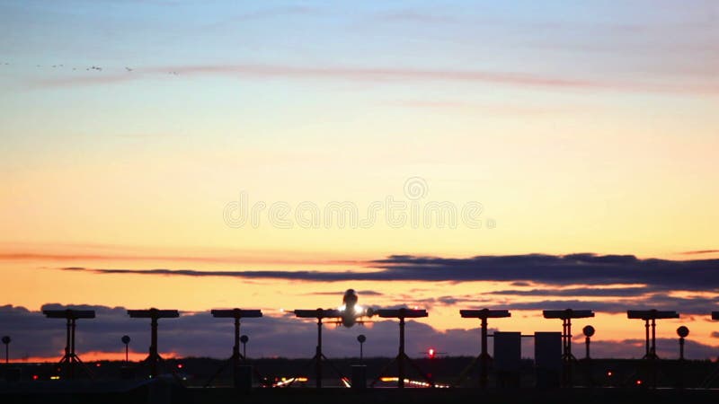 Aviones en puesta del sol