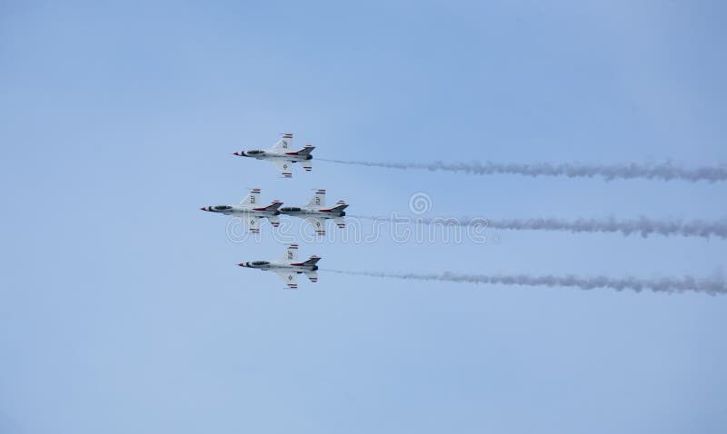 Avions à réaction de Thunderbirds de l'Armée de l'Air d'USA photographie stock Avions à réaction de Thunderbirds de l'Armée de l'Air d'USA photographie stock
