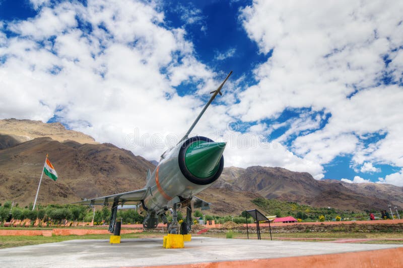 Avião de combate MIG-21 da força aérea indiana usado na guerra de Kargil, indicada como a memória vitorioso fotos de stock Avião de combate MIG-21 da força aérea indiana usado na guerra de Kargil, indicada como a memória vitorioso fotos de stock