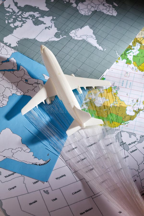 Avião de passageiros com mapas foto de stock royalty free