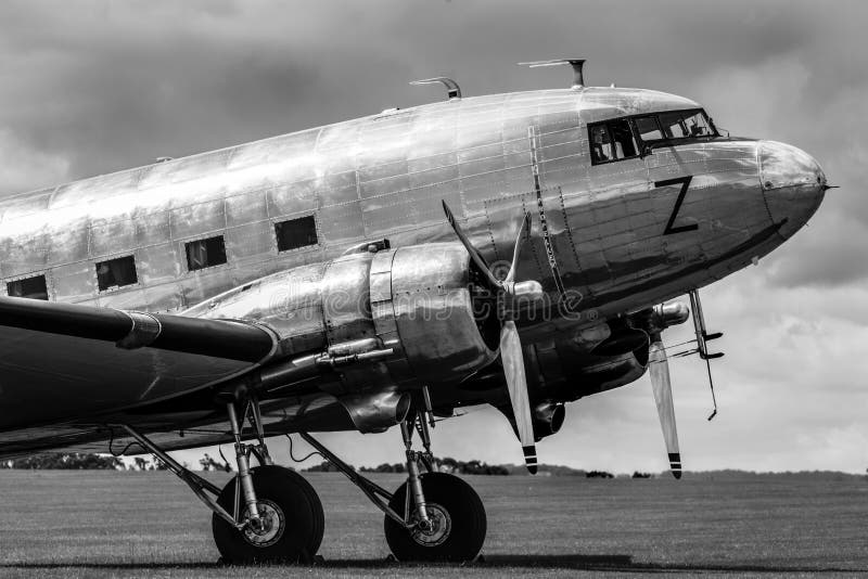 Avião de passageiros do vintage fotografia de stock royalty free Avião de passageiros do vintage fotografia de stock royalty free