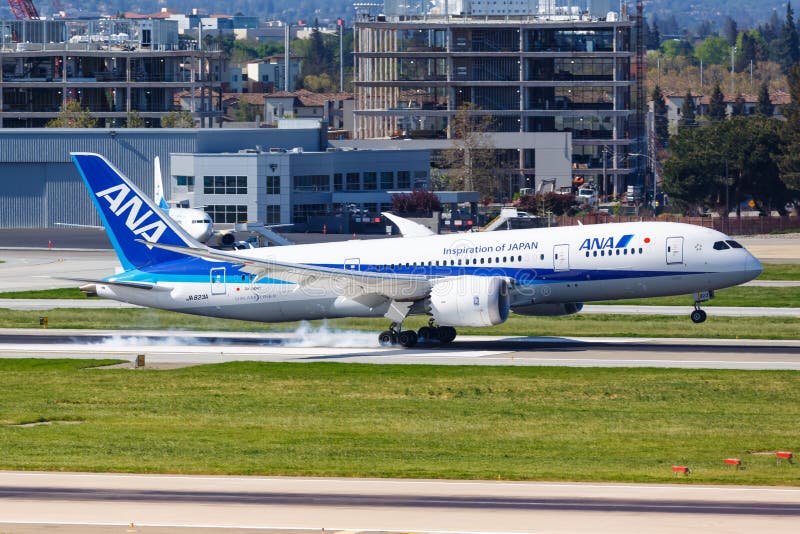 Avión 787-8 Dreamliner 787-8 Aeronáutica de Ana All Nippon Airways Aeropuerto de San José foto de archivo libre de regalías Avión 787-8 Dreamliner 787-8 Aeronáutica de Ana All Nippon Airways Aeropuerto de San José foto de archivo libre de regalías