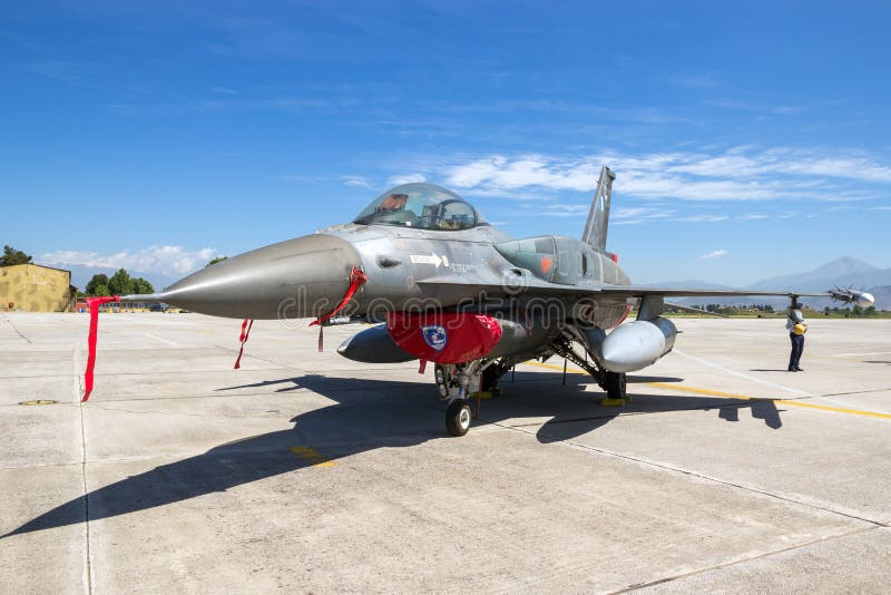 Aviões de avião de combate gregos do F16 da força aérea imagens de stock Aviões de avião de combate gregos do F16 da força aérea imagens de stock