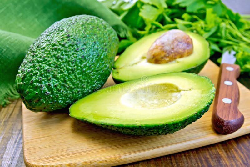 https://thumbs.dreamstime.com/b/avocado-parsley-board-one-whole-one-cut-half-knife-green-cloth-wooden-boards-background-53598244.jpg