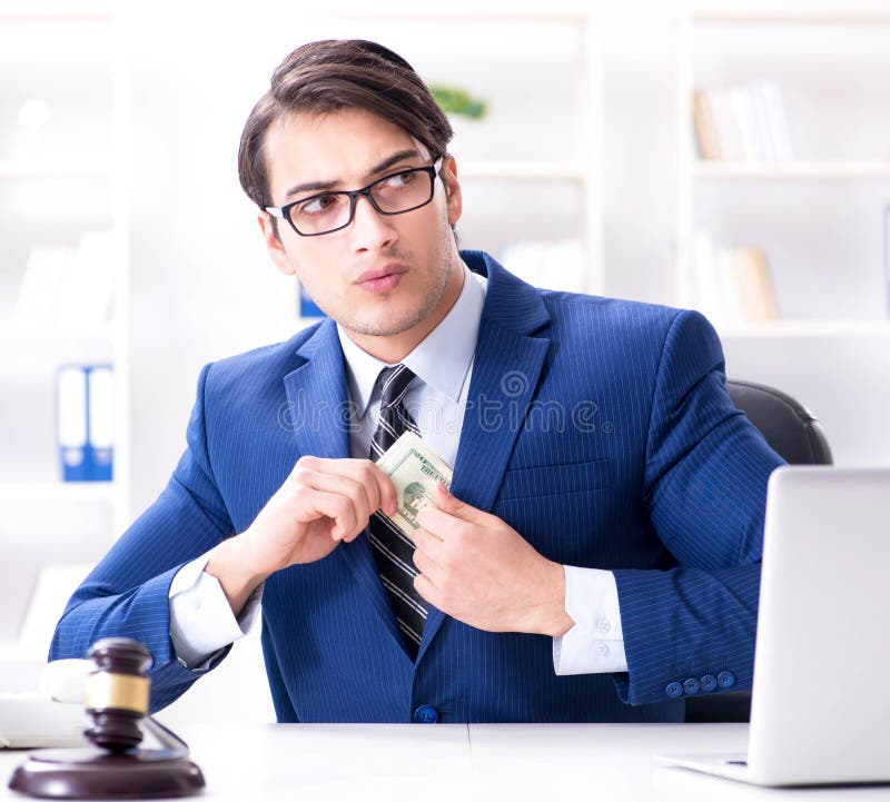 Avocat care primește bani ca mită stock photo