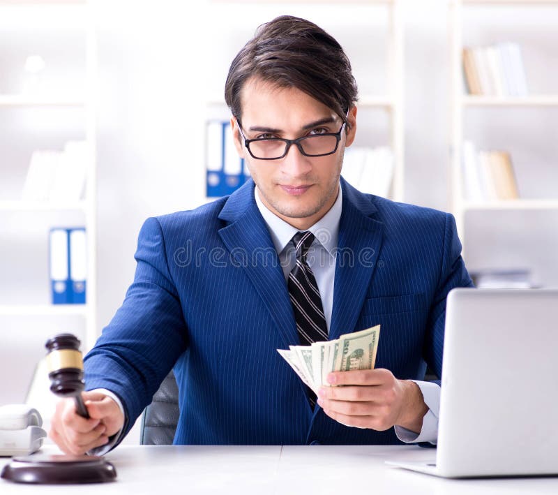 Avocat care primește bani ca mită stock image