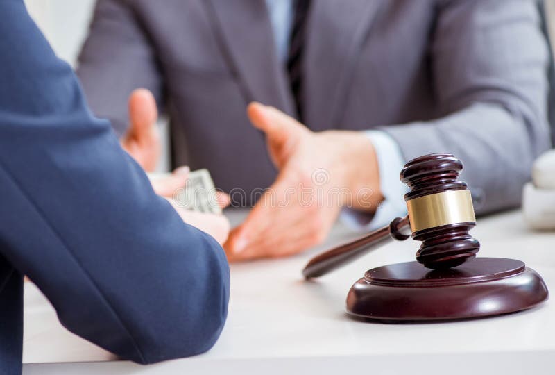 Avocatului i se oferă mită pentru serviciile sale royalty free stock image