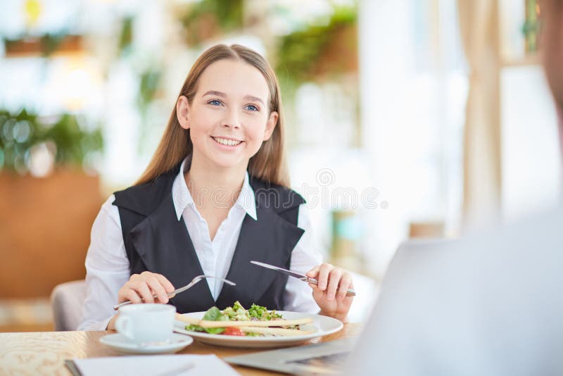 Avoir le déjeuner d'affaires images stock Avoir le déjeuner d'affaires images stock