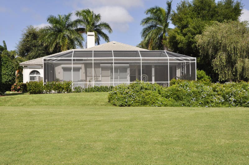 avskärmd florida naples uteplats royaltyfria foton avskärmd florida naples uteplats royaltyfria foton