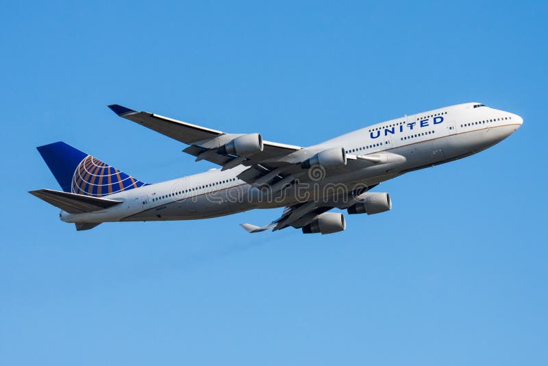 Avvikelse för United Airlines Boeing 747-400 N120UA passagerarenivå på den Frankfurt flygplatsen arkivfoton Avvikelse för United Airlines Boeing 747-400 N120UA passagerarenivå på den Frankfurt flygplatsen arkivfoton
