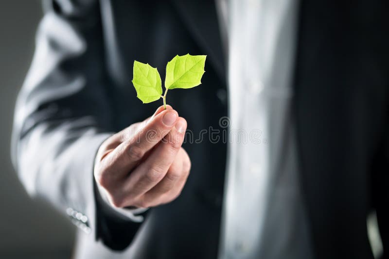 Avvocato di Eco o uomo ambientale amichevole di affari Sviluppo sostenibile, mutamento climatico, ecologia e concetto di orma del fotografia stock libera da diritti Avvocato di Eco o uomo ambientale amichevole di affari Sviluppo sostenibile, mutamento climatico, ecologia e concetto di orma del fotografia stock libera da diritti