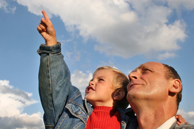 Avô com menino imagem de stock royalty free Avô com menino imagem de stock royalty free