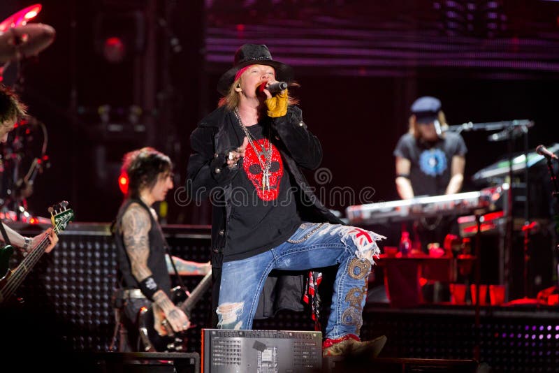 Axl Rose editorial stock photo. Image of acoustic, hard - 28631848