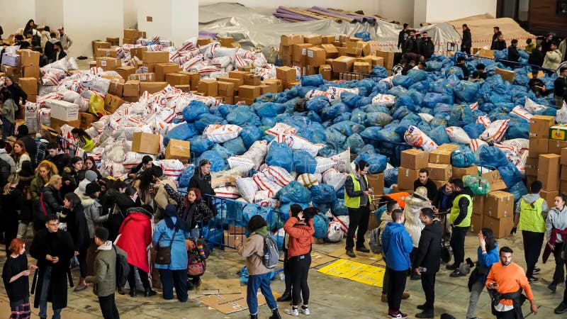 Ayuda humanitaria a las víctimas del terremoto izmir turkey 07 feb 2023