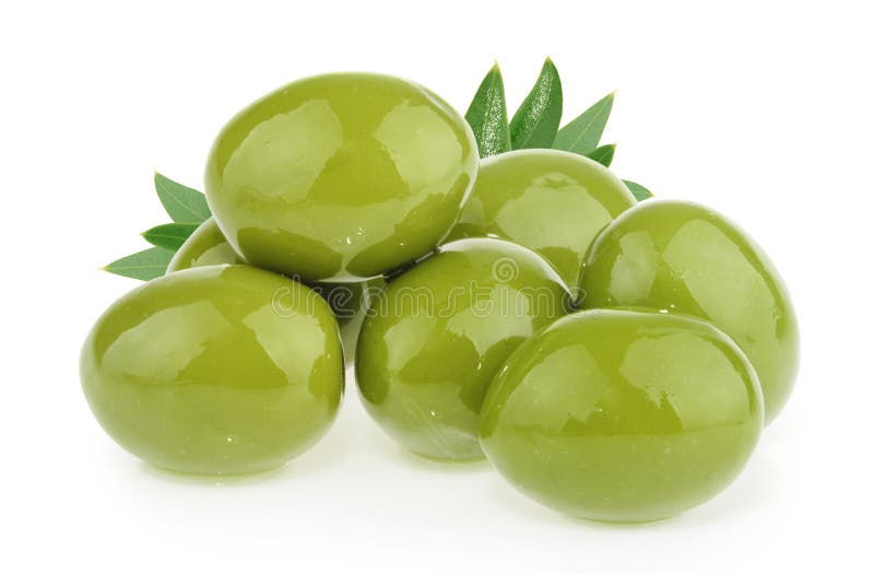 Azeitonas verdes isoladas no fundo branco fotos de stock Azeitonas verdes isoladas no fundo branco fotos de stock