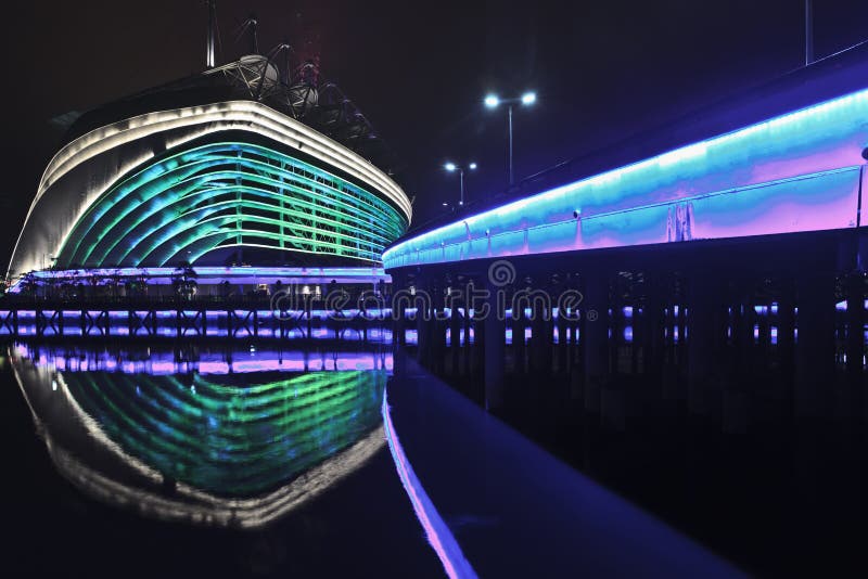 Aziatisch Spelenstadion bij nacht, Guangzhou, China royalty-vrije stock fotografie Aziatisch Spelenstadion bij nacht, Guangzhou, China royalty-vrije stock fotografie