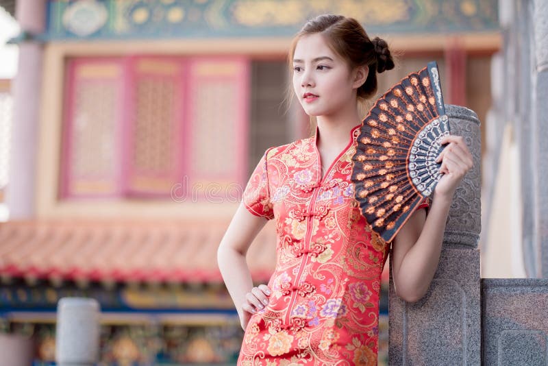 Aziatische Chinese vrouw in Traditionele Chinees royalty-vrije stock fotografie Aziatische Chinese vrouw in Traditionele Chinees royalty-vrije stock fotografie