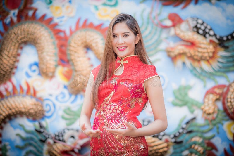 Aziatische Chinese vrouw in Traditionele Chinees royalty-vrije stock foto's Aziatische Chinese vrouw in Traditionele Chinees royalty-vrije stock foto's