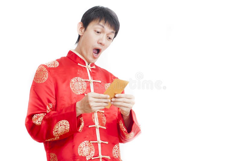 Aziatische mens Holdingsgeld in rode enveloppen Chinees nieuw jaar op wh royalty-vrije stock afbeeldingen Aziatische mens Holdingsgeld in rode enveloppen Chinees nieuw jaar op wh royalty-vrije stock afbeeldingen