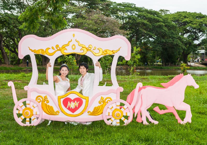 Aziatische Thaise Bruids in Liefdevervoer
