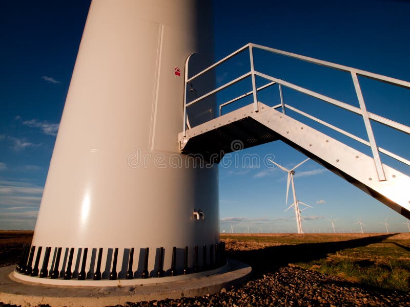 Azienda agricola delle turbine di vento fotografie stock libere da diritti Azienda agricola delle turbine di vento fotografie stock libere da diritti