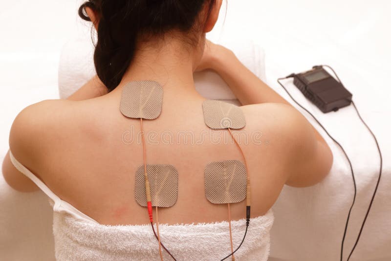 Azjatycka kobieta robi masażowi elektryczny - pobudzenie obrazy stock Azjatycka kobieta robi masażowi elektryczny - pobudzenie obrazy stock