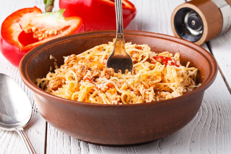 Azjatycki posiłek robić ryżowi kluski, tofu, warzywa i shiitake pieczarki, Tradycyjny Orientalny kuchnia posiłek zdjęcie royalty free Azjatycki posiłek robić ryżowi kluski, tofu, warzywa i shiitake pieczarki, Tradycyjny Orientalny kuchnia posiłek zdjęcie royalty free