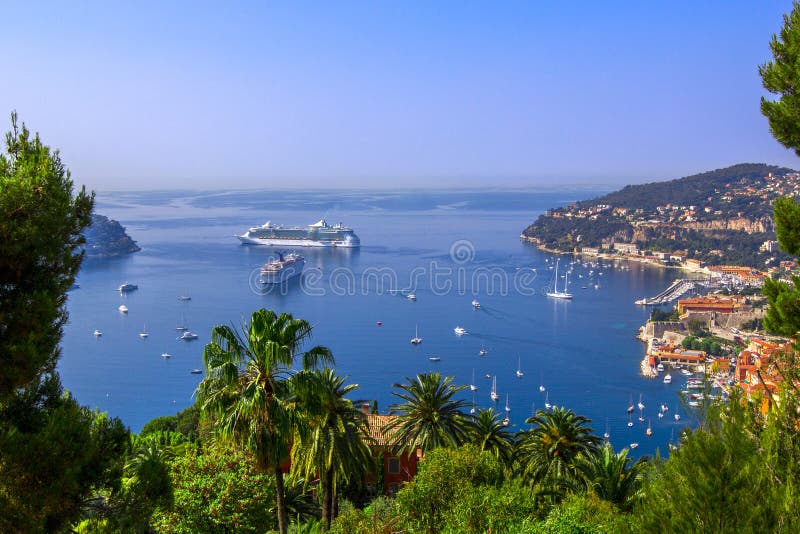 azur υλακτήστε τα μπλε υπόστεγων δ Γαλλία γαλλικά πολυτέλειας μεσογειακά συμπαθητικά τέλεια θερέτρου riviera θάλασσας γιοτ όψης ο στοκ φωτογραφία με δικαίωμα ελεύθερης χρήσης azur υλακτήστε τα μπλε υπόστεγων δ Γαλλία γαλλικά πολυτέλειας μεσογειακά συμπαθητικά τέλεια θερέτρου riviera θάλασσας γιοτ όψης ο στοκ φωτογραφία με δικαίωμα ελεύθερης χρήσης