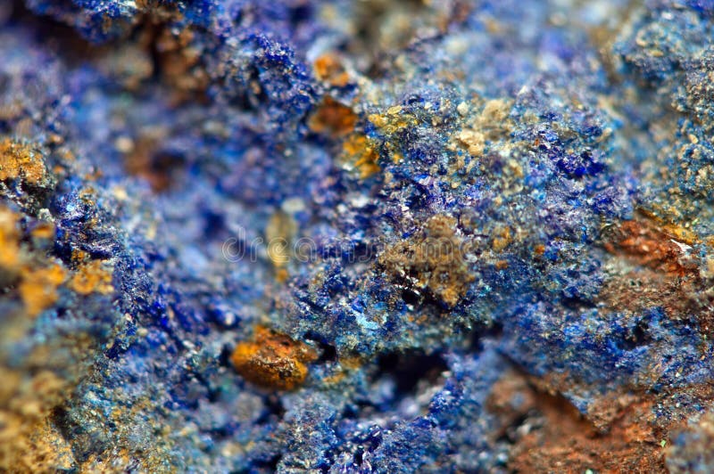Azurit je měkká, tmavě modrá mědi minerální produkován povětrnostním vlivům měděné rudy, vklady s chemickým složením Cu3(CO3)2(OH)2.