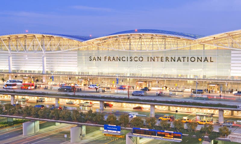 Aéroport international de San Francisco au crépuscule