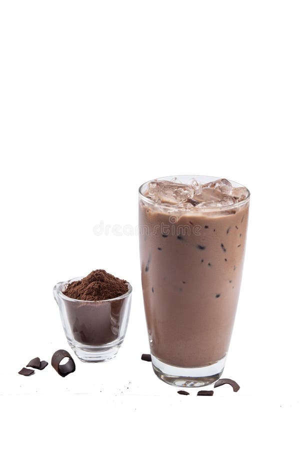 Aísle el vidrio helado del chocolate en el fondo blanco con el co machacado imagen de archivo libre de regalías