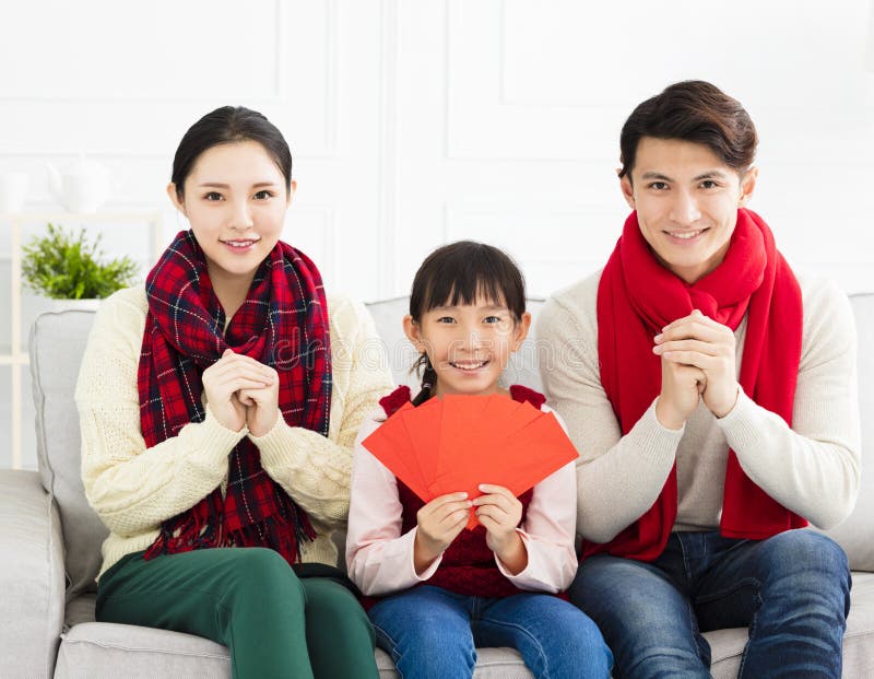Año Nuevo chino familia asiática con gesto de la enhorabuena foto de archivo Año Nuevo chino familia asiática con gesto de la enhorabuena foto de archivo