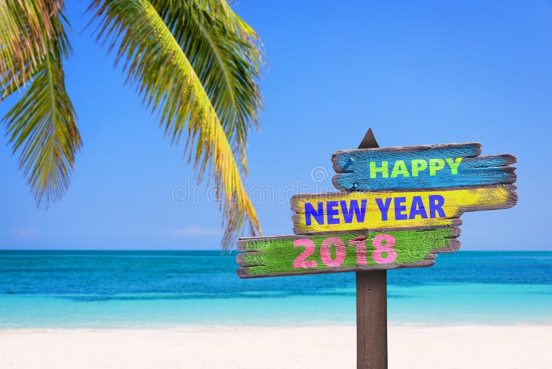 Año Nuevo 2018 de Hapy en señales, la playa y la palmera de una dirección de madera coloreadas imagen de archivo Año Nuevo 2018 de Hapy en señales, la playa y la palmera de una dirección de madera coloreadas imagen de archivo