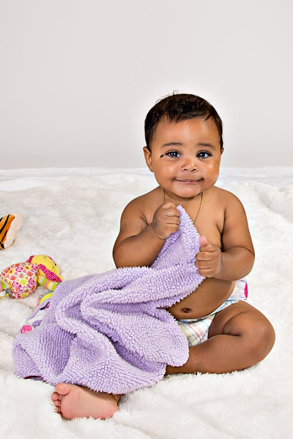 Bebe De Bebe De 7 Mois Souriant Avec La Couverture Photo Stock Image Du Naissance Gens Bebe De Bebe De 7 Mois Souriant Avec La Couverture Photo Stock Image Du Naissance Gens