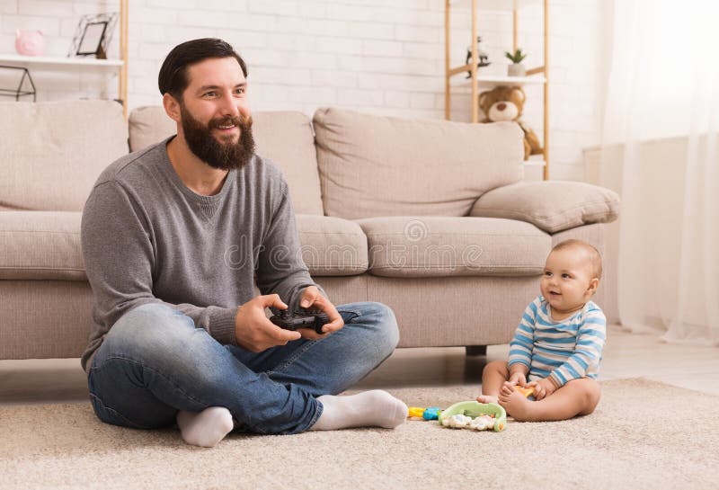 Bebe Garcon Adorable Et Son Papa S Asseyant Jouant Le Jeu Video Image Stock Image Du Adorable Heureux Bebe Garcon Adorable Et Son Papa S Asseyant Jouant Le Jeu Video Image Stock Image Du Adorable Heureux