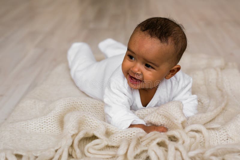 Bebe Garcon Heureux De Metis Image Stock Image Du Ethnique Enfant