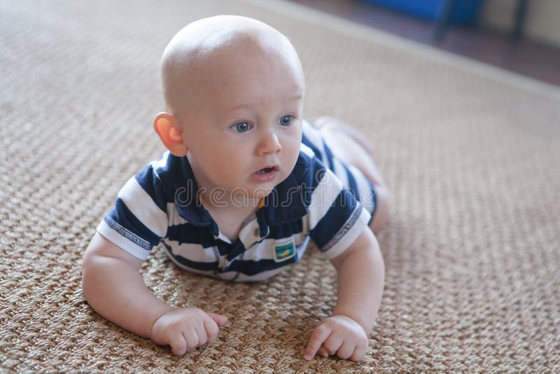 Bebe Nerveux Photo Stock Image Du Caucasien Confortable