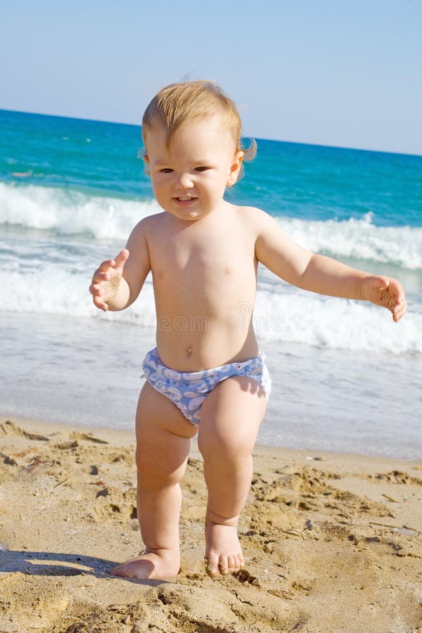 Bebe Sur Une Plage Photo Stock Image Du Natation Fonctionnement Bebe Sur Une Plage Photo Stock Image Du Natation Fonctionnement