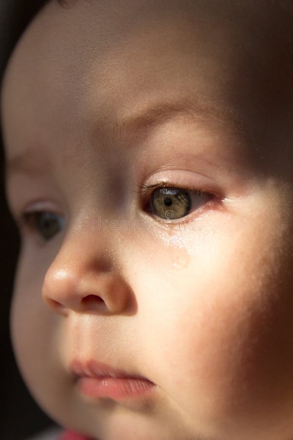 Bebe Triste De Visage Une Larme Sur Le Visage Photo Stock Image Du Petit Tristesse