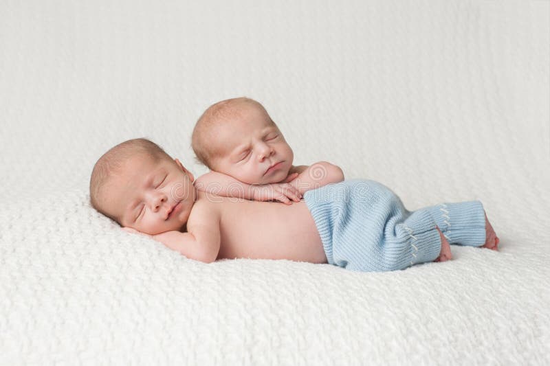 Bebes Garcon Jumeaux De Sommeil Photo Stock Image Du Innocent Humain Bebes Garcon Jumeaux De Sommeil Photo Stock Image Du Innocent Humain
