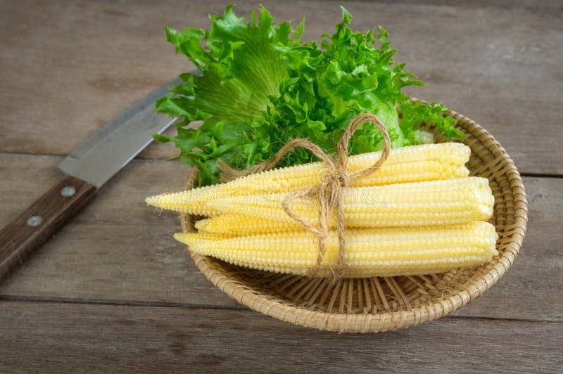 Baby corn with vegetable in basket.