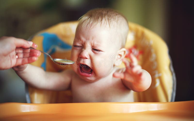 Baby cry, capricious, refuse to eat is not hungry